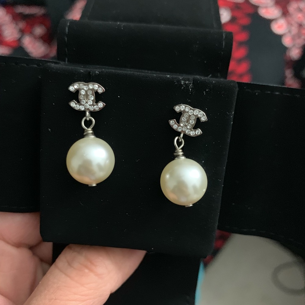 CHANEL earring 🎉 Sold
